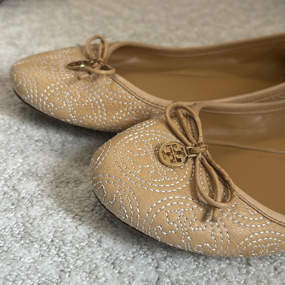 Tory Burch Chelsea stitched tan ballet flats